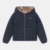BOSS Kidswear Enfant REVERSIBLE PUFFER Veste D'hiver Navy -BOSS Kidswear Soldes Magasin 636391f46e9f4d829a6f3828b6257e86